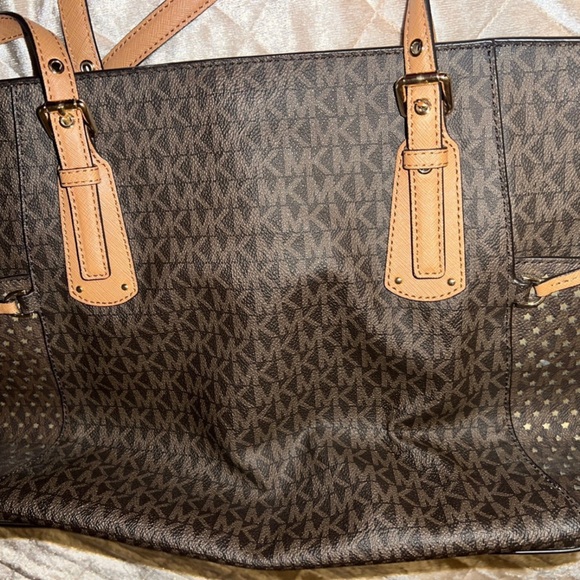 Micheal Kors signature tote - Picture 2 of 9